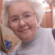 English tutor providing lessons for Romanian native speakers to help them improve their school academic results